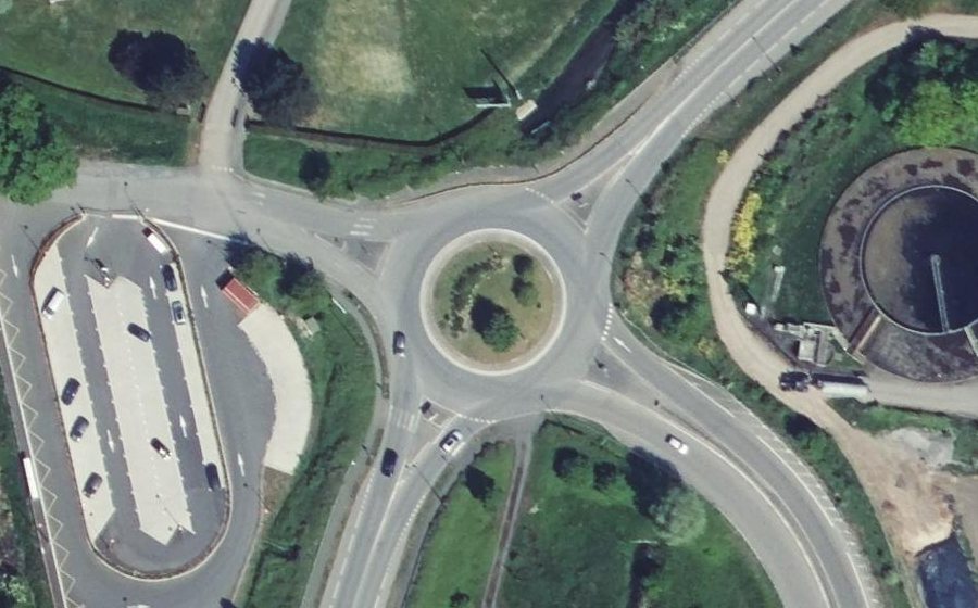 Vue aérienne du Rond-point anonyme n°872936380