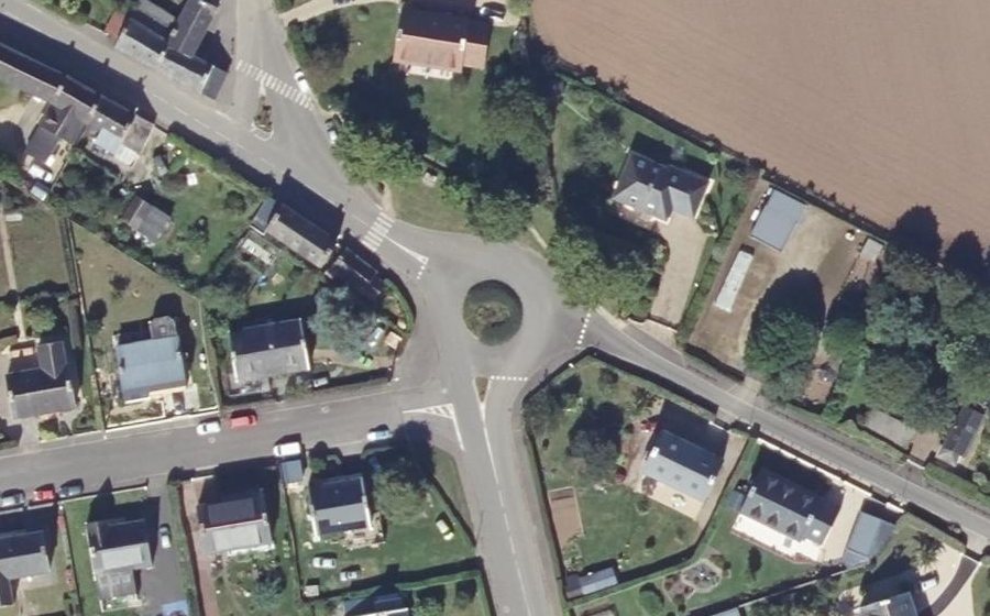 Vue aérienne du Rond-point anonyme n°872981569