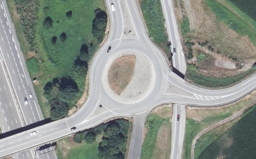 Vue aérienne du Rond-point anonyme n°872982073
