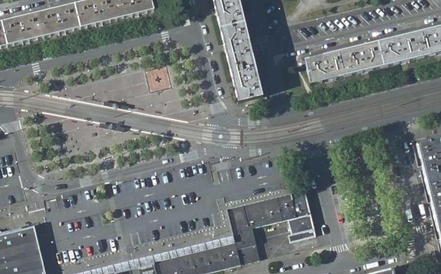 Vue aérienne du Rond-point anonyme n°872993227