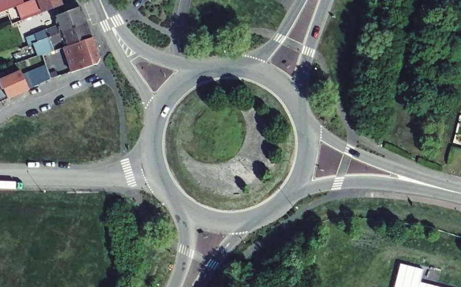 Vue aérienne du Rond-point anonyme n°873028720