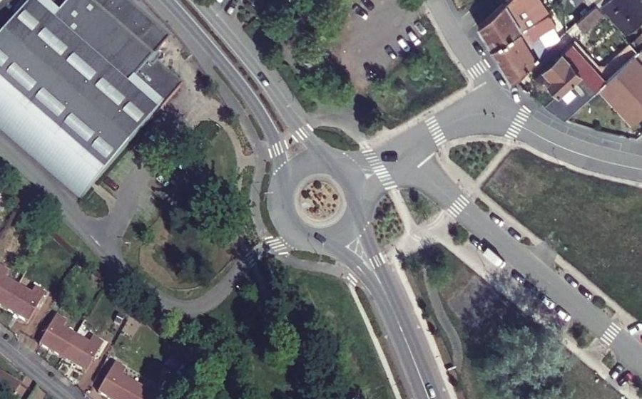 Vue aérienne du Rond-point anonyme n°873074214