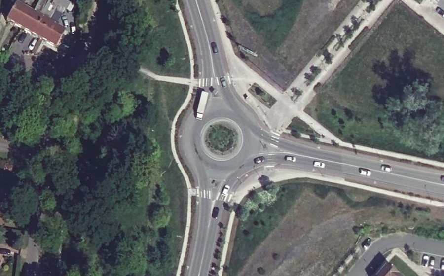 Vue aérienne du Rond-point anonyme n°873074215