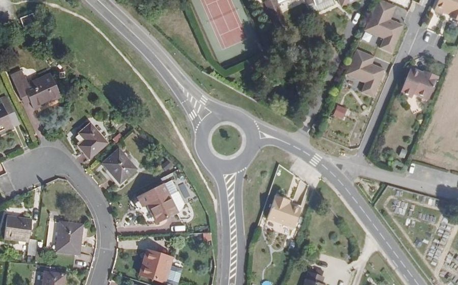 Vue aérienne du Rond-point anonyme n°87387511