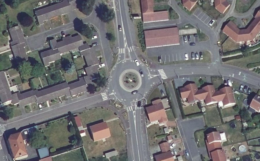Vue aérienne du Rond-point anonyme n°874042579