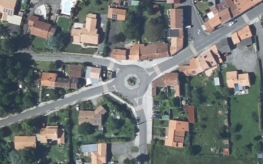 Vue aérienne du Rond-point anonyme n°874077623