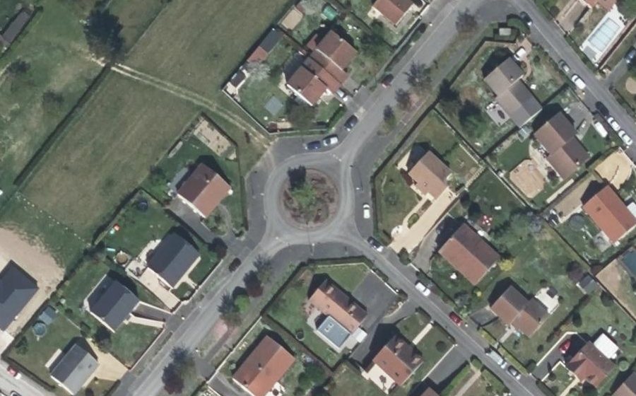 Vue aérienne du Rond-point anonyme n°87451075