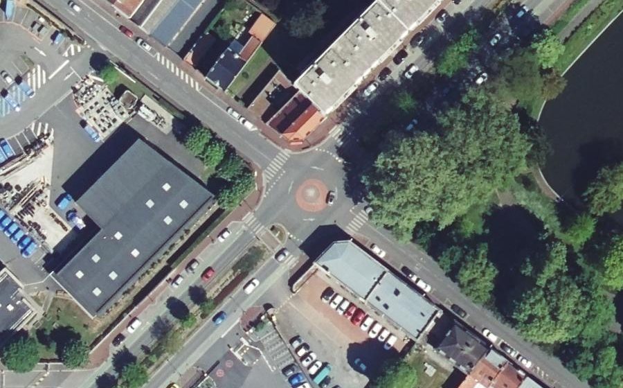Vue aérienne du Rond-point anonyme n°874596104