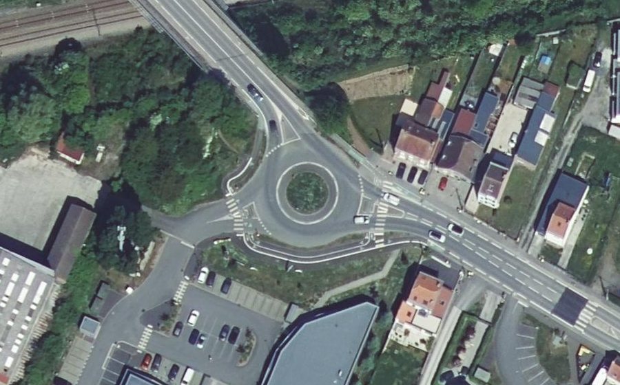 Vue aérienne du Rond-point anonyme n°874631029