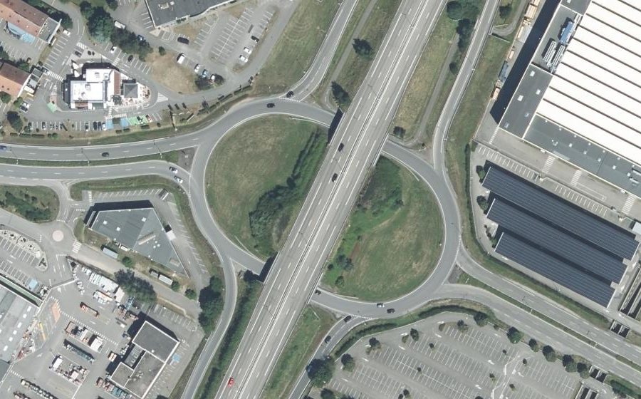 Vue aérienne du Rond-point anonyme n°8749142