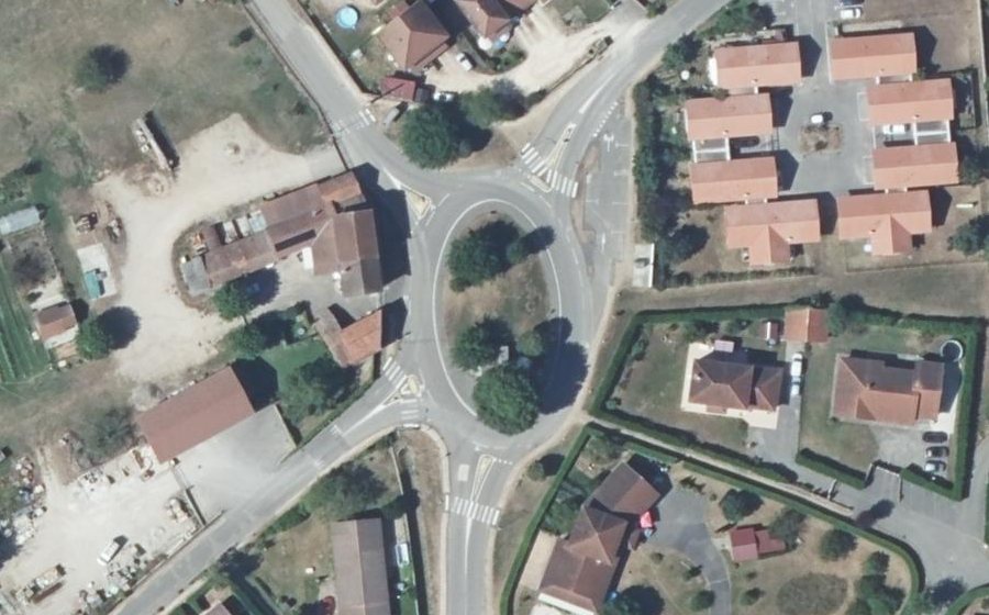 Vue aérienne du Rond-point anonyme n°87501611