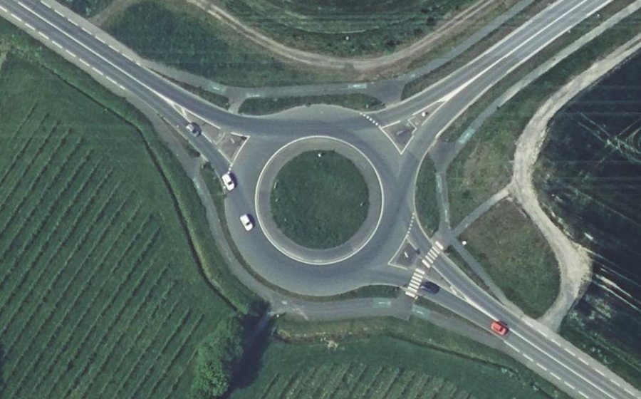 Vue aérienne du Rond-point anonyme n°875093979