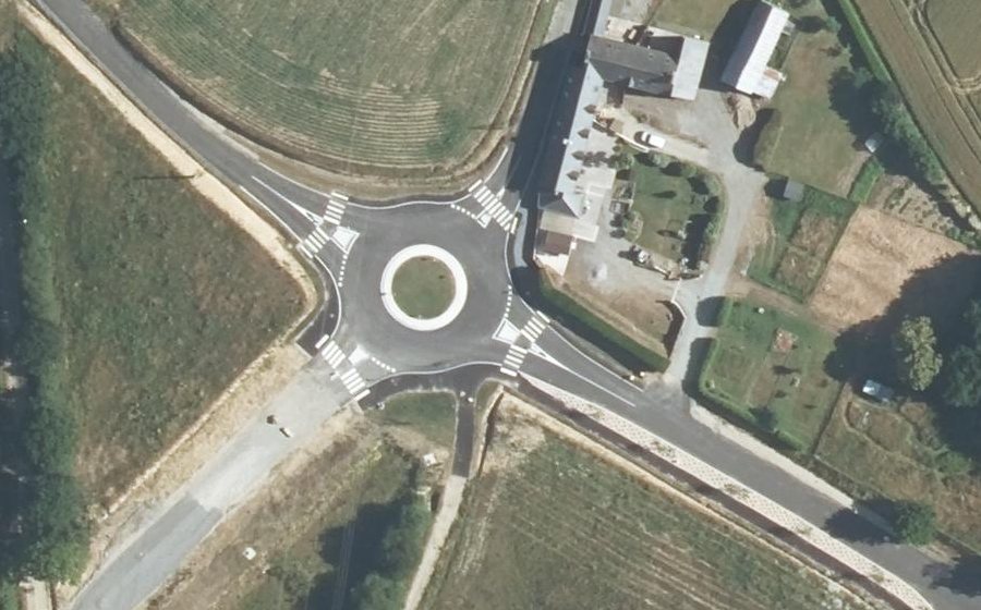 Vue aérienne du Rond-point anonyme n°875216714