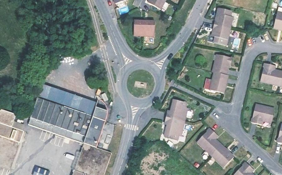 Vue aérienne du Rond-point anonyme n°875250210