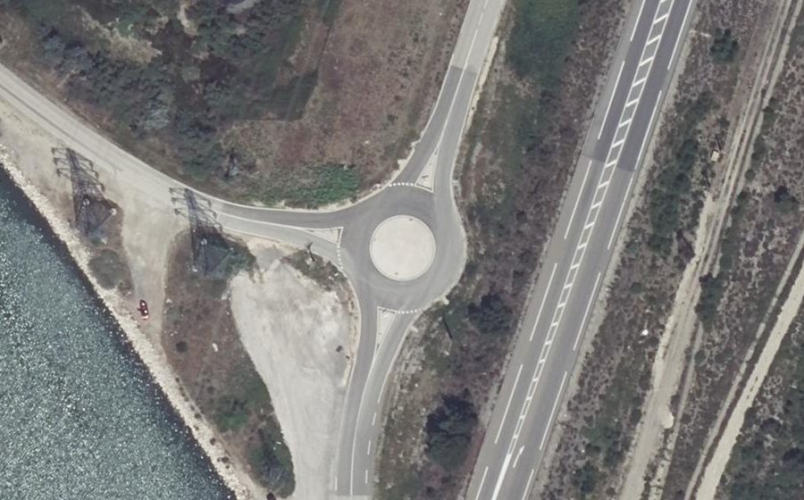 Vue aérienne du Rond-point anonyme n°875535444