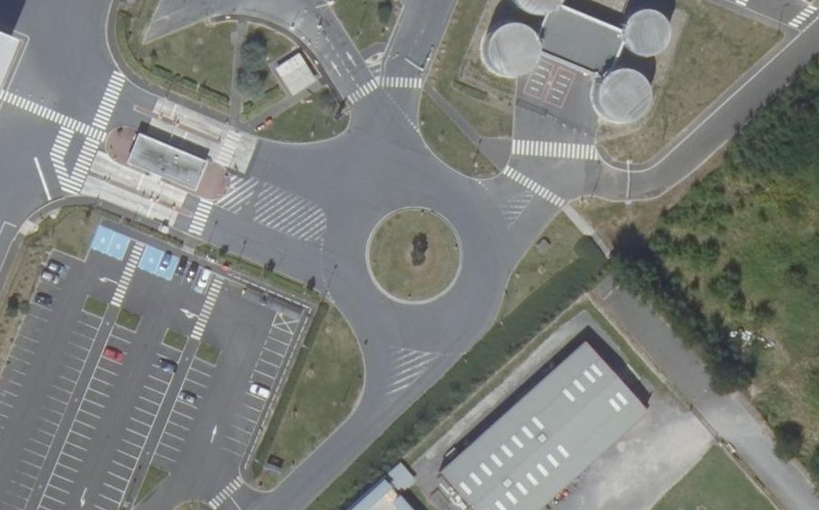 Vue aérienne du Rond-point anonyme n°875536357