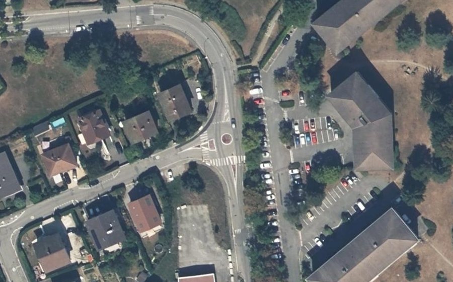 Vue aérienne du Rond-point anonyme n°875572553