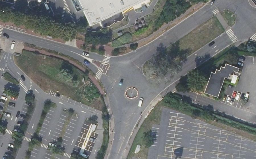 Vue aérienne du Rond-point anonyme n°875719388