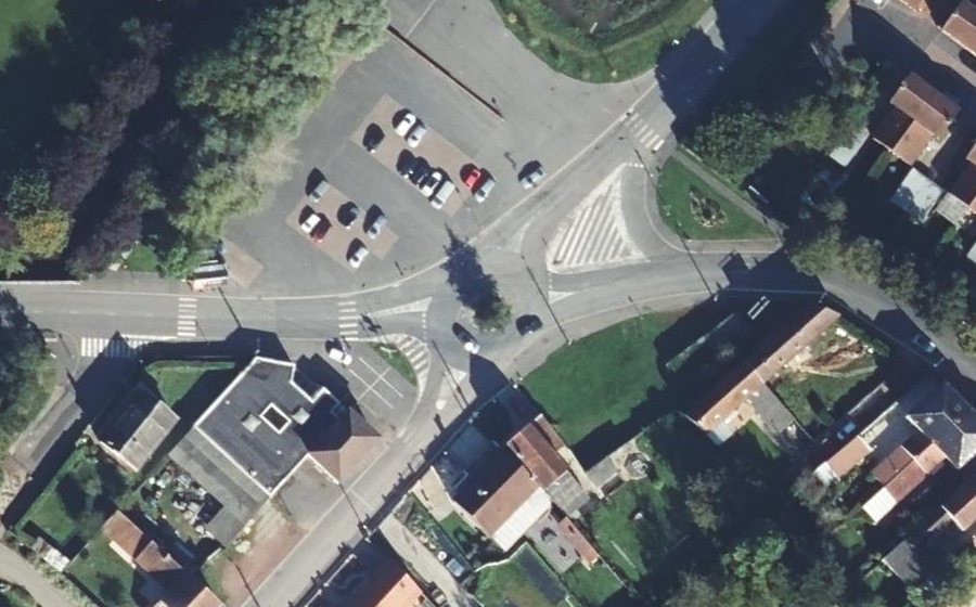 Vue aérienne du Rond-point anonyme n°876786421