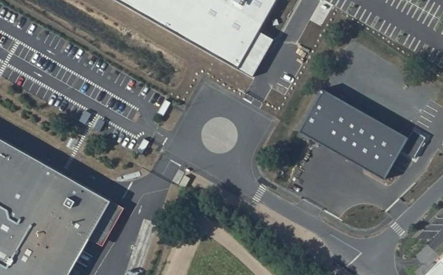 Vue aérienne du Rond-point anonyme n°877457046