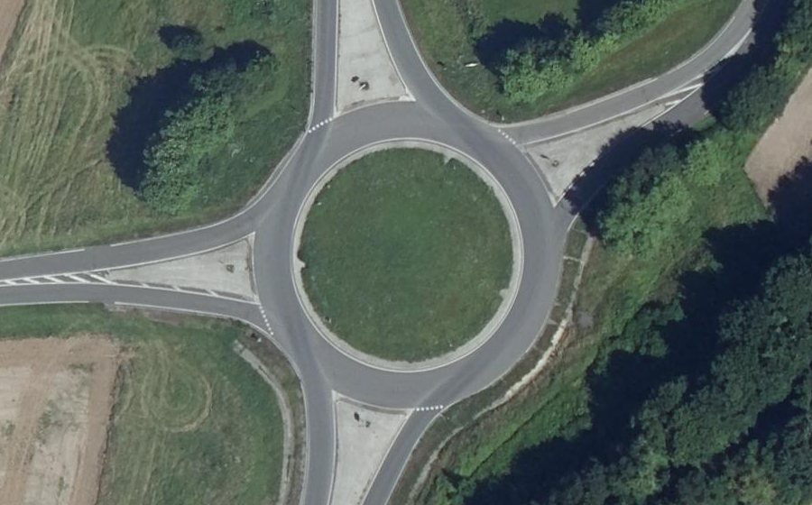 Vue aérienne du Rond-point anonyme n°87754198