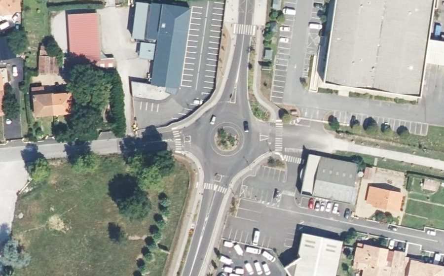 Vue aérienne du Rond-point anonyme n°877617137