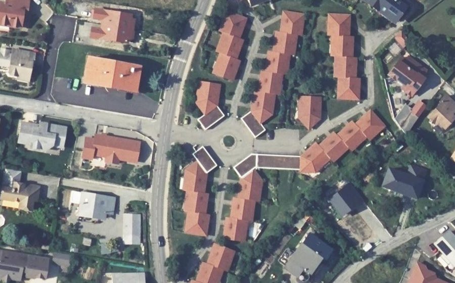Vue aérienne du Rond-point anonyme n°877628806