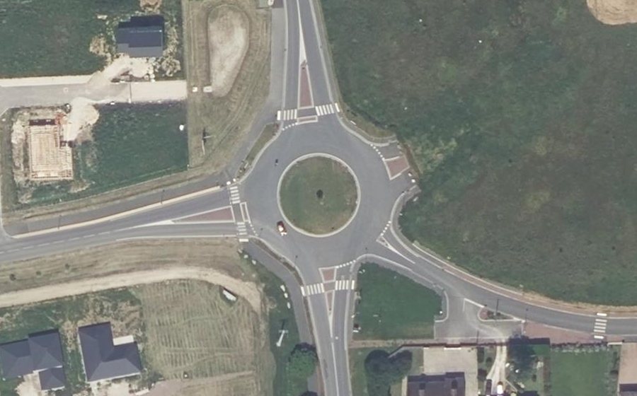 Vue aérienne du Rond-point anonyme n°877840939