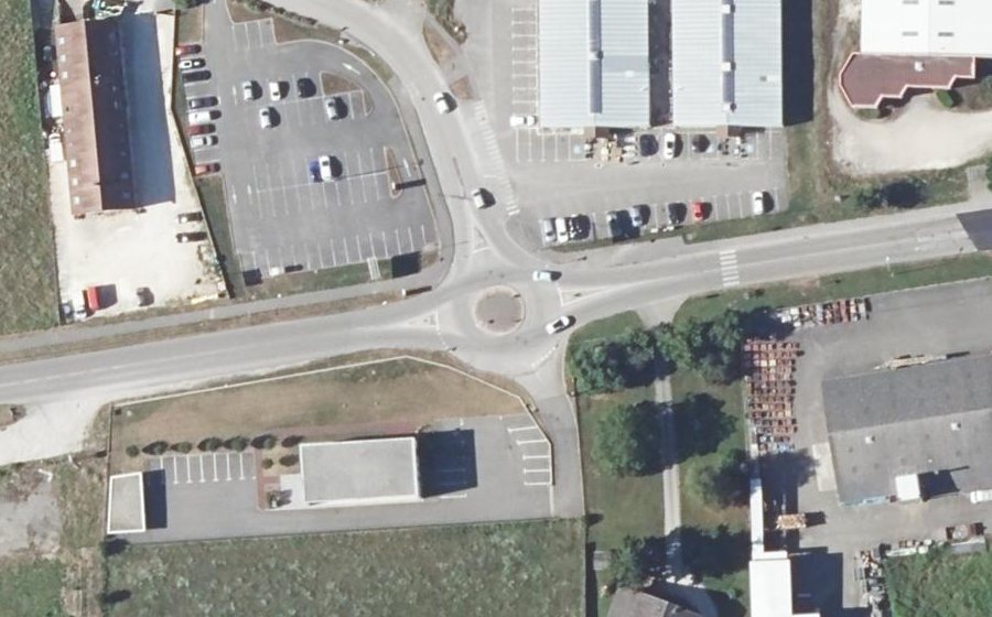 Vue aérienne du Rond-point anonyme n°877848416