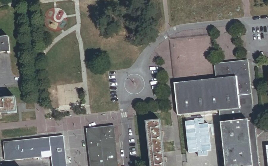 Vue aérienne du Rond-point anonyme n°87797276