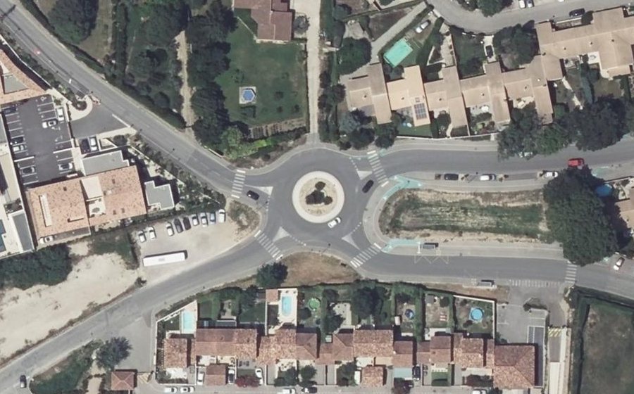 Vue aérienne du Rond-point anonyme n°878027097