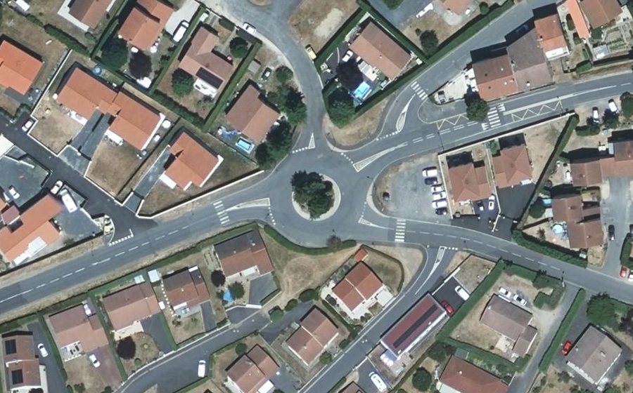 Vue aérienne du Rond-point anonyme n°87806104