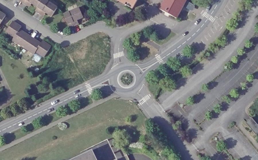 Vue aérienne du Rond-point anonyme n°87815167