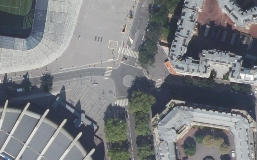 Vue aérienne du Rond-point anonyme n°87833282
