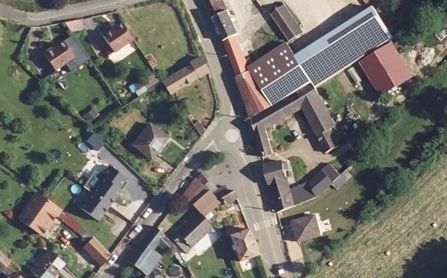 Vue aérienne du Rond-point anonyme n°878361542