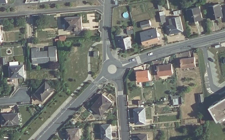 Vue aérienne du Rond-point anonyme n°878588167