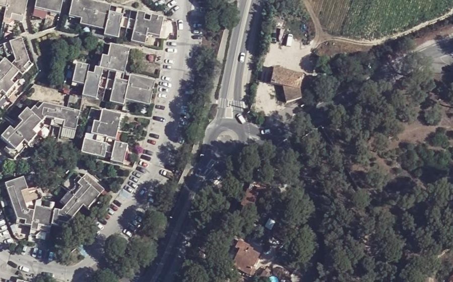 Vue aérienne du Rond-point anonyme n°878620495