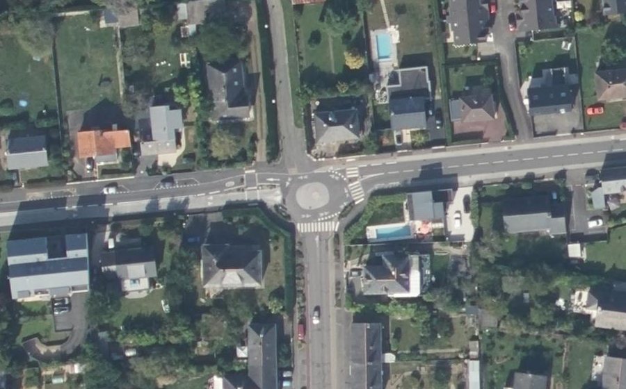 Vue aérienne du Rond-point anonyme n°878637767