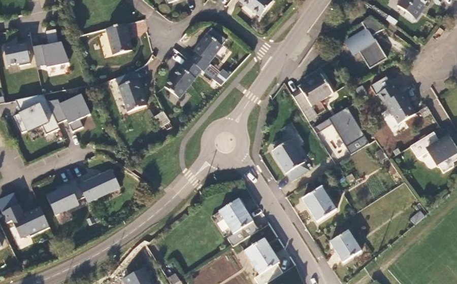 Vue aérienne du Rond-point anonyme n°878662027
