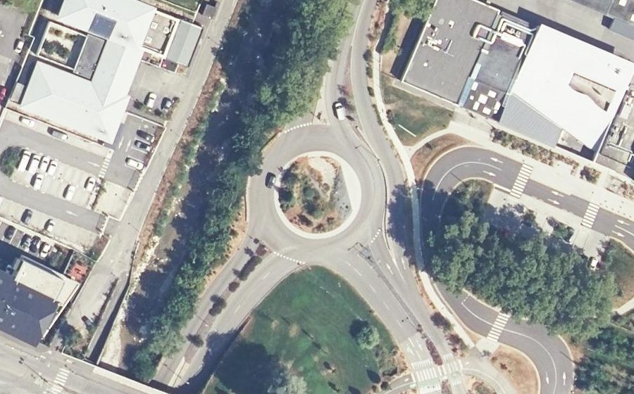 Vue aérienne du Rond-point anonyme n°878747808