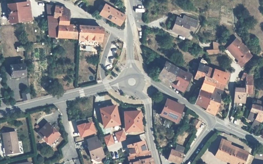 Vue aérienne du Rond-point anonyme n°878877737