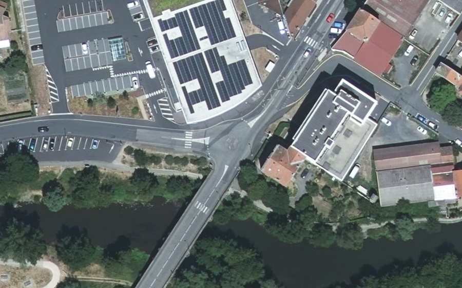 Vue aérienne du Rond-point anonyme n°878918930