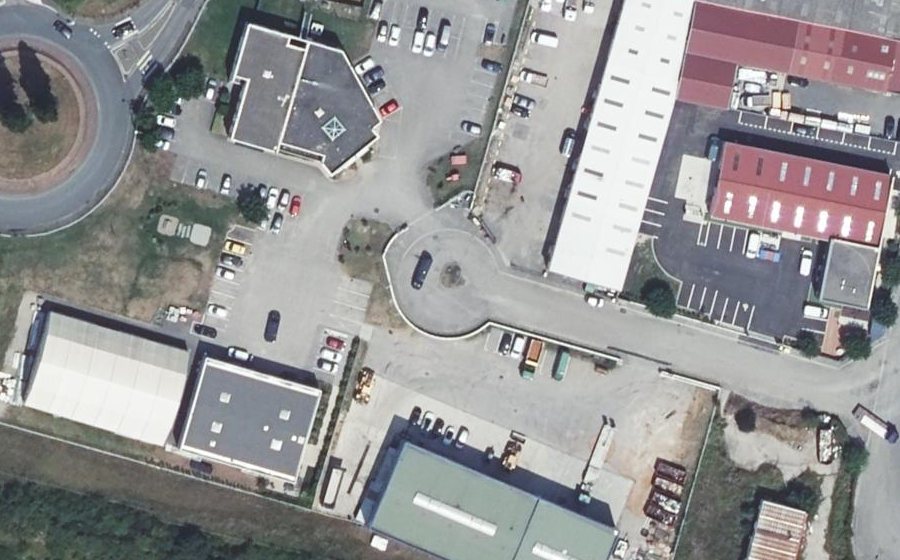 Vue aérienne du Rond-point anonyme n°879449060