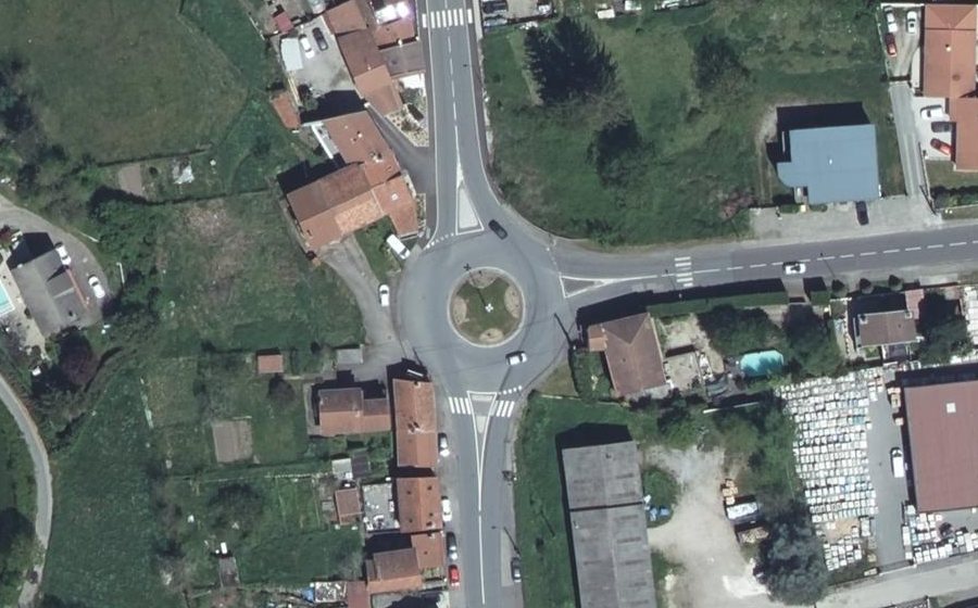 Vue aérienne du Rond-point anonyme n°87985679