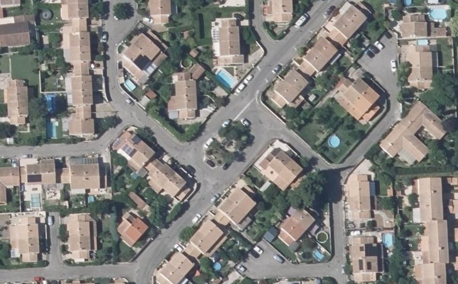 Vue aérienne du Rond-point anonyme n°87995501