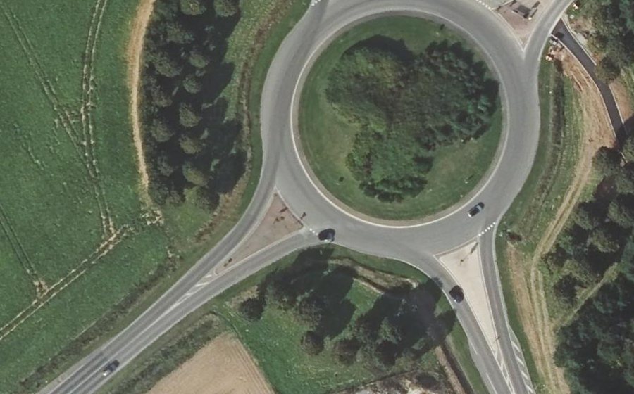 Vue aérienne du Rond-point anonyme n°880111545