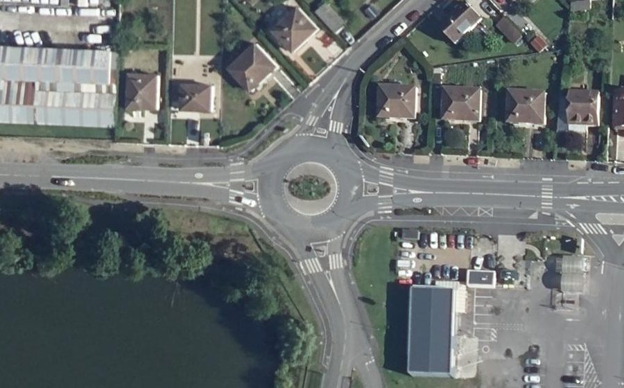 Vue aérienne du Rond-point anonyme n°880148165
