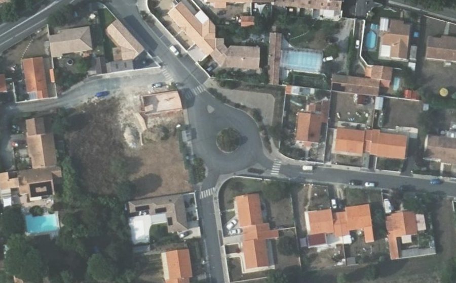 Vue aérienne du Rond-point anonyme n°880200194
