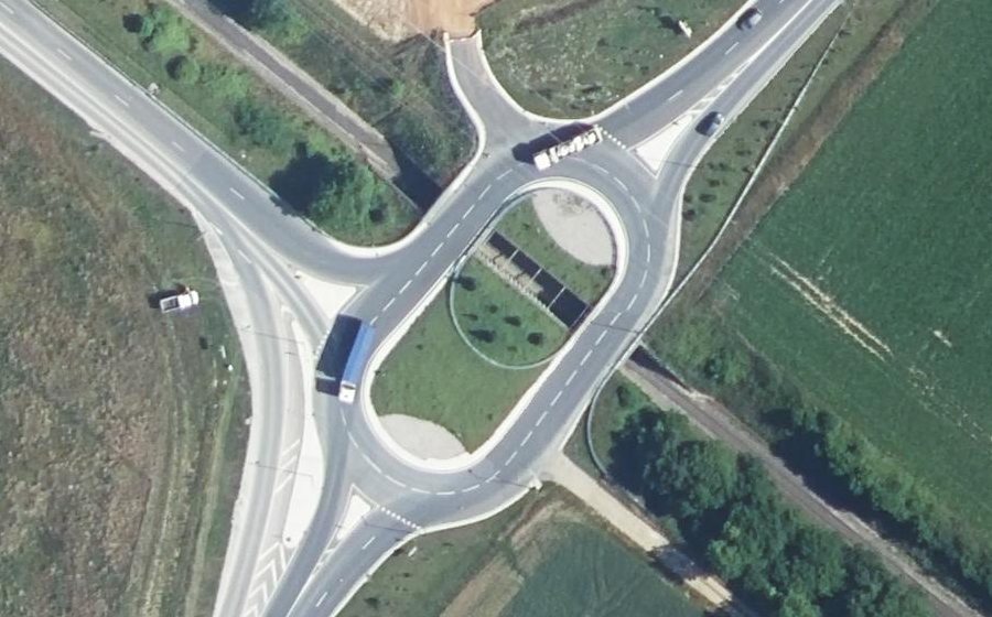 Vue aérienne du Rond-point anonyme n°880281474
