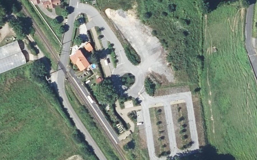 Vue aérienne du Rond-point anonyme n°880570413